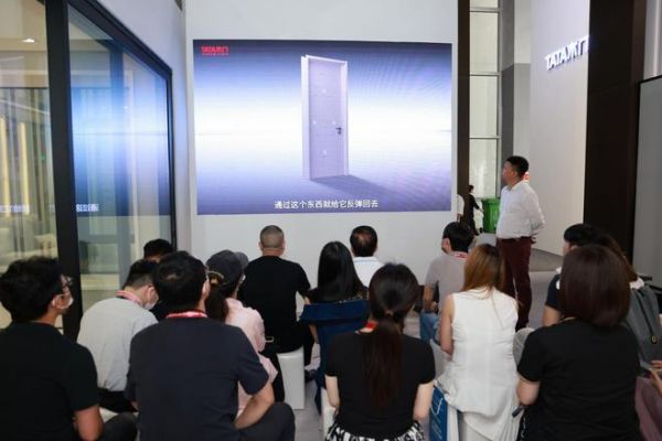 TATA木门广州建博会，携新品主动降噪静音门实力抢镜
