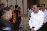鸿庭轩陈戴青出席第五届广东省工艺美术大师颁证仪式，并受到王伟中省长接见
