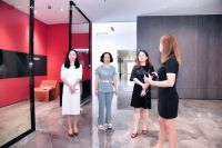 红绿相撞赋予门窗全新活力，新浪家居2022品质门窗发现之旅走进沃伦门窗