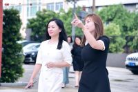 红绿相撞赋予门窗全新活力，新浪家居2022品质门窗发现之旅走进沃伦门窗