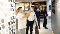 第四届顶墙文化节大咖莅临奥华参观，开展品鉴之旅！
