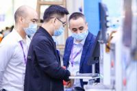 促厂商成交,谋行业发展。3月18日第28届古镇灯博会璀璨绽放