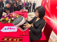 歌手陈红在深圳签约多家建材公司代言人