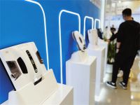 HOBOT玻妞擦窗机器人亮相AWE 2023 共启安全便捷新智能