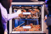 厨电行业唯一代表 AWE2023央视财经直播探馆走进老板电器展区