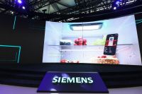 西门子灵动储鲜多门冰箱AWE2023首发，智能精控eNose科技24小时保鲜除菌