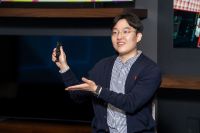 三星电视更小巧、更轻便的太阳能遥控器助推可持续生活新方式