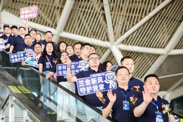 接轨中国速度！“兰舍新风号”高铁专列震撼启航！