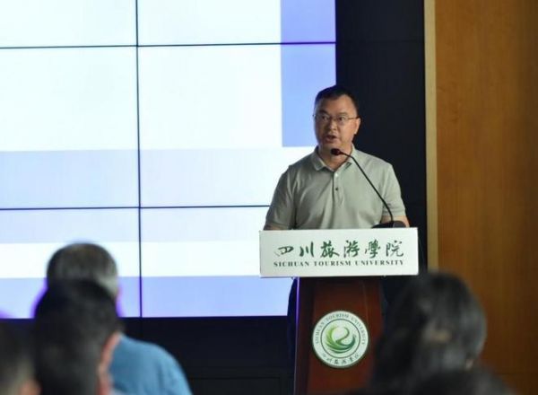 四川旅游学院党委副书记、纪委书记杨祥禄发言