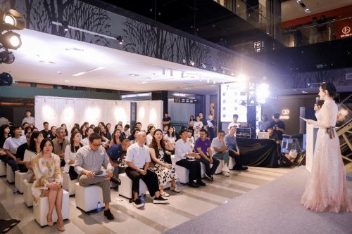 “我眼中的世界”云南第三空间卓域楼彝族儿童公益画展拍卖会圆满举行