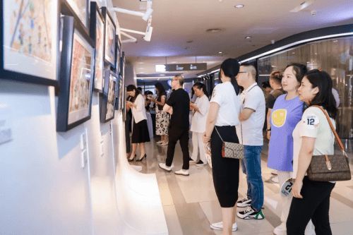 “我眼中的世界”云南第三空间卓域楼彝族儿童公益画展拍卖会圆满举行