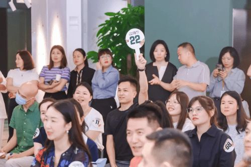 “我眼中的世界”云南第三空间卓域楼彝族儿童公益画展拍卖会圆满举行