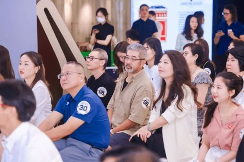 “我眼中的世界”云南第三空间卓域楼彝族儿童公益画展拍卖会圆满举行