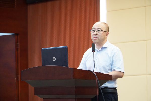 黄艳丽   家具与艺术设计学院副院长、《家具与室内装饰》执行总编