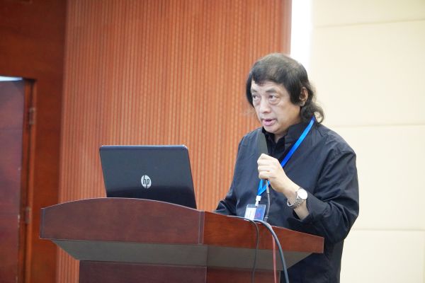 宁钢   景德镇陶瓷大学原校长，教授、博士生导师