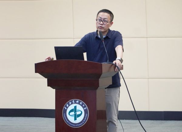 赵超   清华大学美术学院副院长，教授、博士生导师