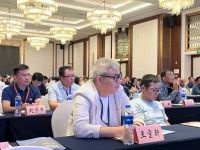 华立股份受邀参加2023全国刨花板产业发展研讨会暨定制家居产业链趋势峰会