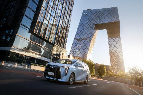 9月卖出超1.6万辆，谁治好了中国老板买车的选择困难症