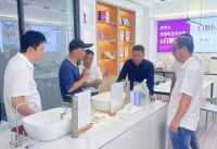 梅一飞教授莅临白萝卜指导，肯定白萝卜无电全屋净水安全重要性