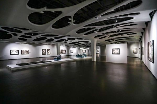 美克洞學馆“混沌有象—王鲁湘美学世界”: 跨越审美时代赋予艺术更多可能