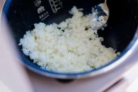 2023国际米食味品鉴大会召开 美的赤炎炭火电饭煲助力甄选优质好大米