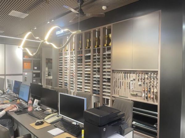 索菲亚门店具有丰富的样板选材墙