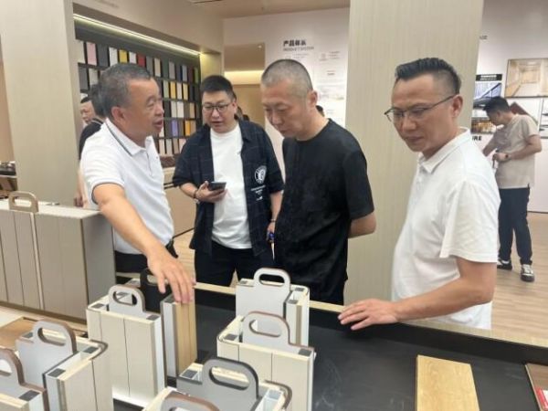 共话家居发展新趋势：湖南千思装饰集团一行莅临鹰牌总部参观交流