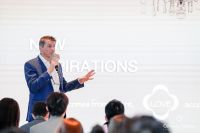 爱在四季 守望时光 爱比丝2025新品点亮中葡文化交流之光