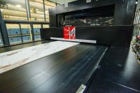 超耐磨瓷砖热卖！大角鹿6大生产基地火力全开解决产品供不应求