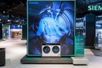 西门子iQ500超氧洗烘套装亮相AWE2025，AI智能洗护科技让你“盛装登场”