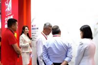 华中建陶第一展人气王！大角鹿超耐磨火爆高安陶博会