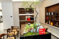 从三亚新品发布、清水湾旗舰店开业看嘉斯顿：差异化竞争铸就逆势增长传奇