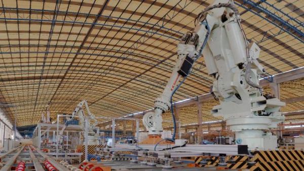 榜样力量 | 强辉精工瓷砖斩获2025年度家居领军品牌！