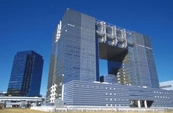 榜样力量 | 强辉精工瓷砖斩获2025年度家居领军品牌！