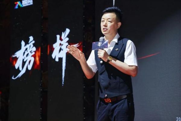 闪耀全场 | 碧虎斩获《2025榜样力量年度家居品牌盛典暨 “潮榜样”典礼》三项重磅大奖