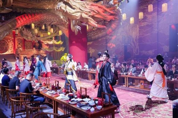【2025榜样力量】：领鹏时代瓷砖揽三奖 ，荣膺“潮榜样”