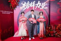 【2025榜样力量】：领鹏时代瓷砖揽三奖 ，荣膺“潮榜样”