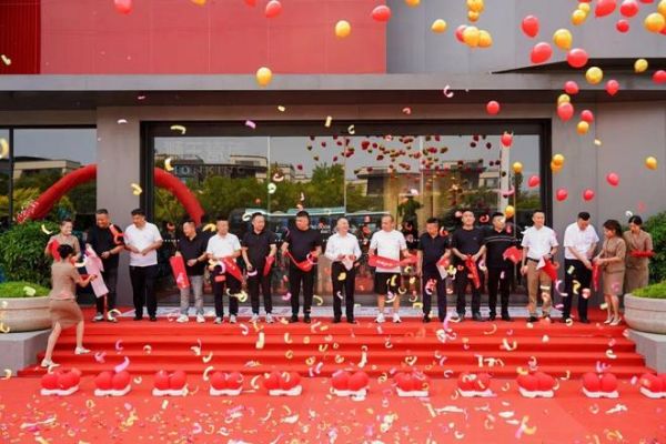 向质深耕·向新而生 | 狮王瓷砖2025秋季经销商峰会暨新品发布会璀璨绽放，共创荣耀新篇章！