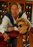 FENNESSY与FENDI家族酒庄携手发布联名留声机，全球限量120台