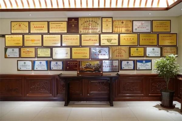 华厦·大不同：木作世家传匠心，品质整装铸就中式雅致生活
