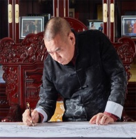 华厦·大不同：木作世家传匠心，品质整装铸就中式雅致生活