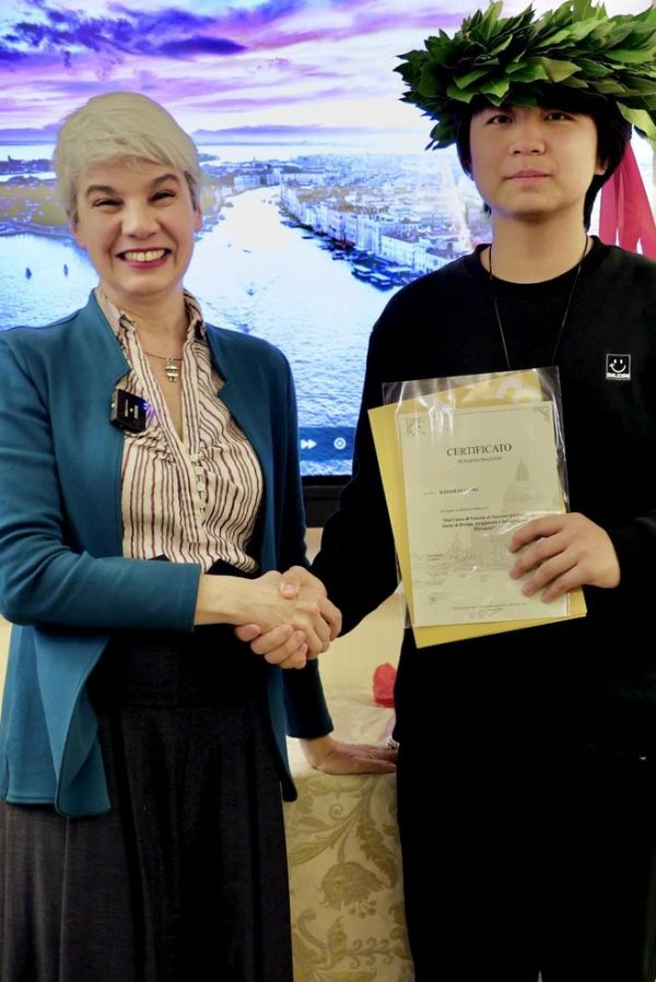 14岁的中国少年Gary宫浩展，于威尼斯比萨尼宫的个人独立艺术展厅成功举办