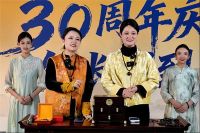 巧夺天工三十周年的“特别直播”：馆长驾到，68万人在线互动