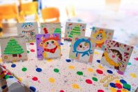 金钢木浴室柜面板化身亲子画板，日丰卫浴让超耐用黑科技可触可感新场景