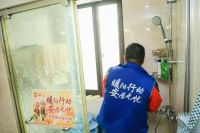 暖阳照进社区 匠心守护晚年｜百安居政企联动公益行 为银发族改造适老居家环境