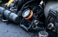 点亮深海：如何挑选一款靠谱的潜水主灯