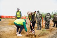 再赴敦煌沙海植绿 海信中央空调2026年荒漠绿洲共建行动圆满落幕