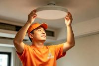 同行还在打电话找师傅，中山灯具商用奇兵到家已经稳稳接单