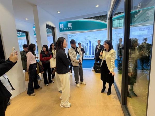 兴三星超耐久门窗五金亮相FBC，媒体团现场共鉴！