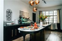 THE SHOUTER 在魔都闹市区开了个修道院， 什么也不卖?!